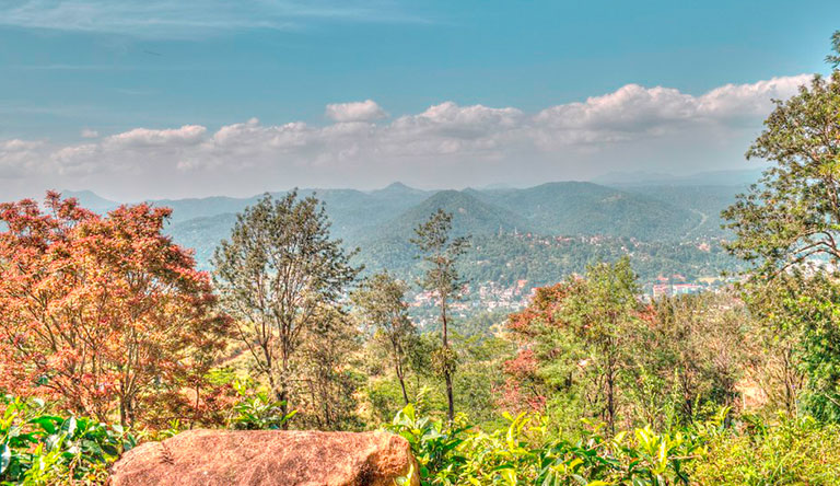hanthana-mountain-range-kandy-srilanka
